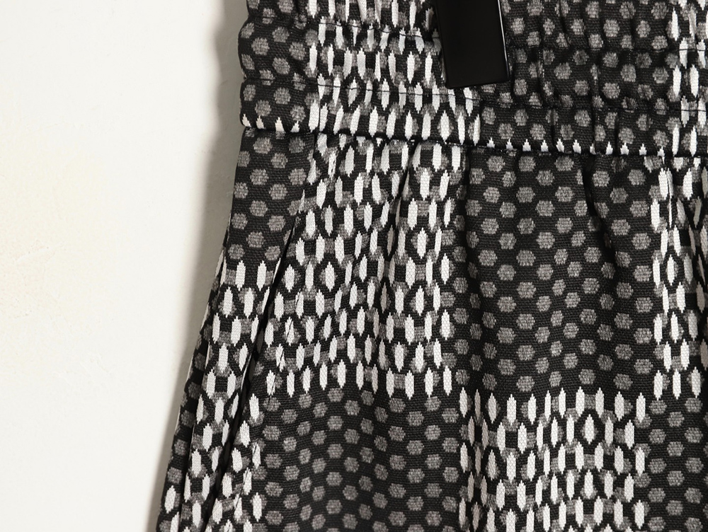 l0*is V*t0n pharrell checkerboard rhinestone wool shorts tsk1