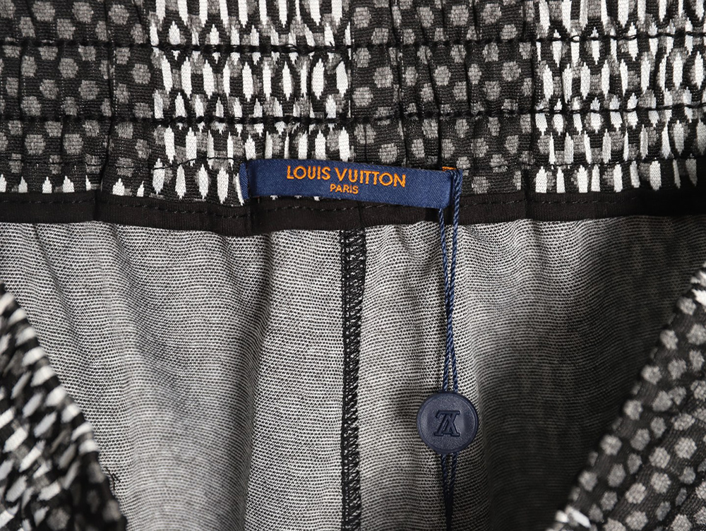 l0*is V*t0n pharrell checkerboard rhinestone wool shorts tsk1