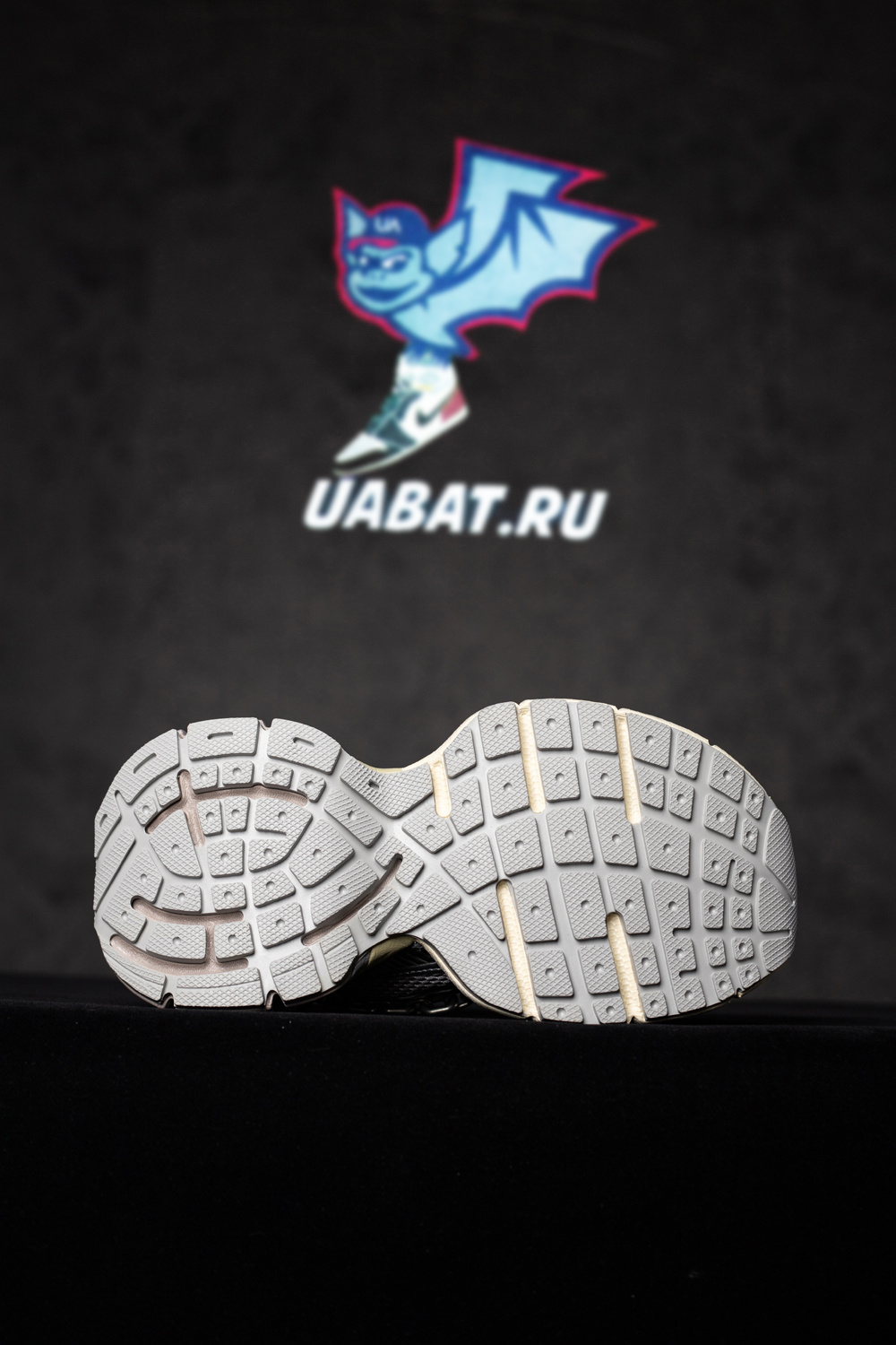 Ba*len*cia*ga 3xl chain sneaker 