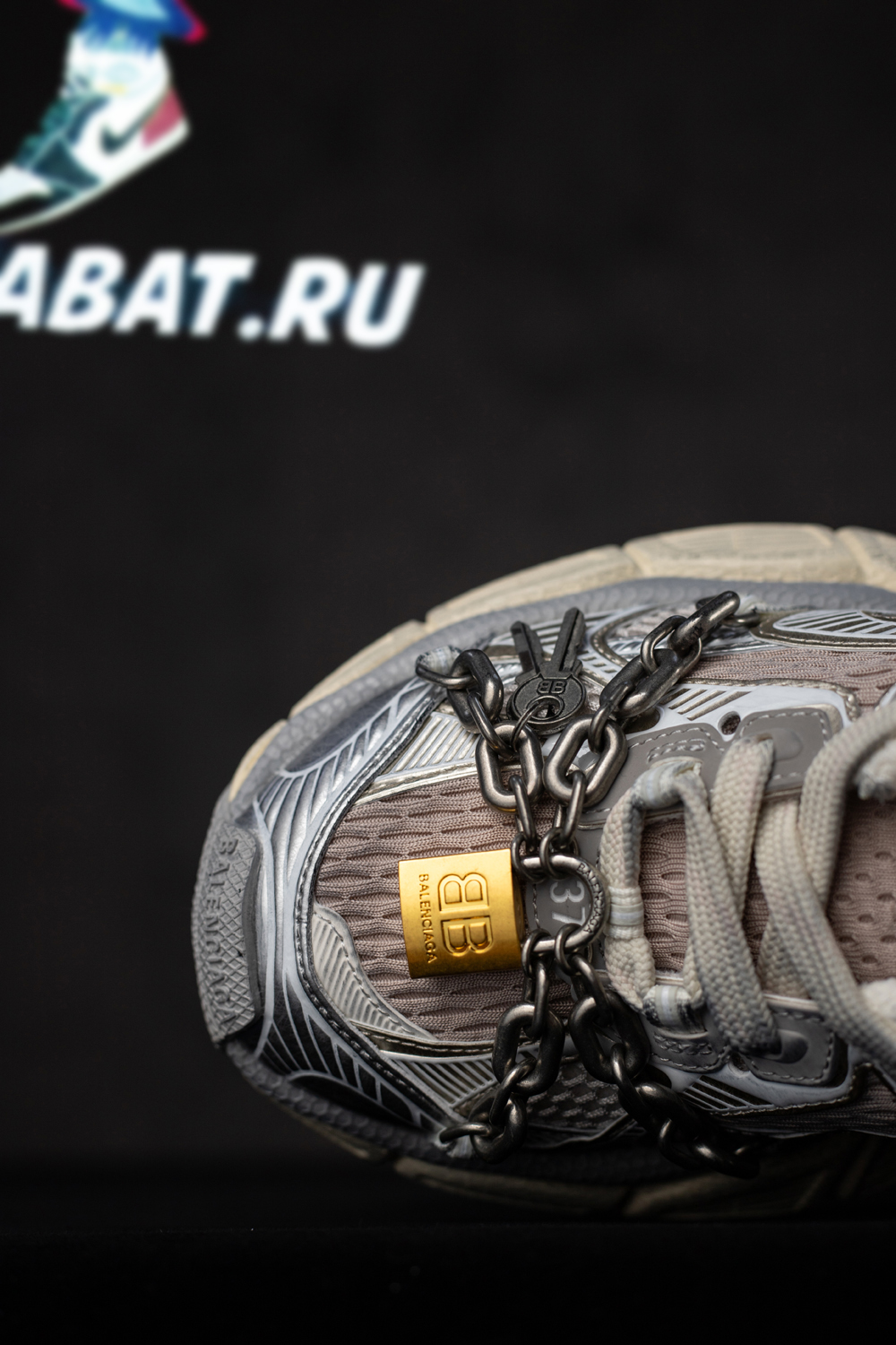 Ba*len*cia*ga 3xl chain sneaker 