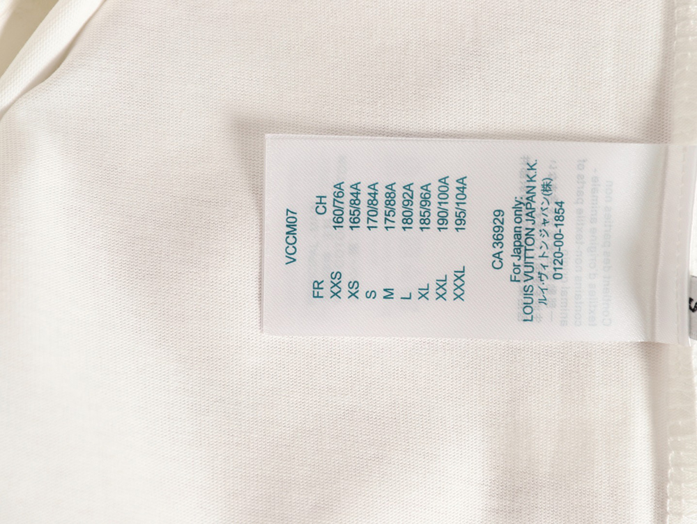 l0*is V*t0n black blue lettering short-sleeved t-shirt