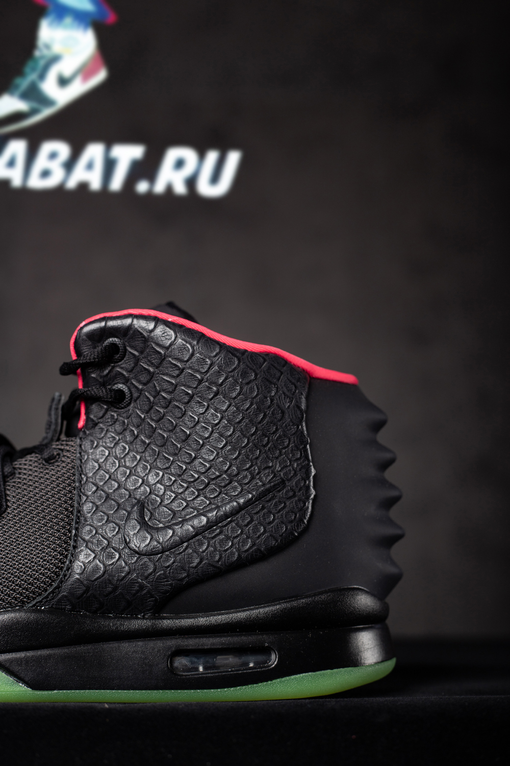 nike air Y**zy 2 nrg solar red