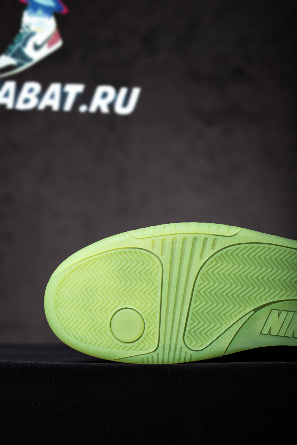 nike air Y**zy 2 nrg solar red