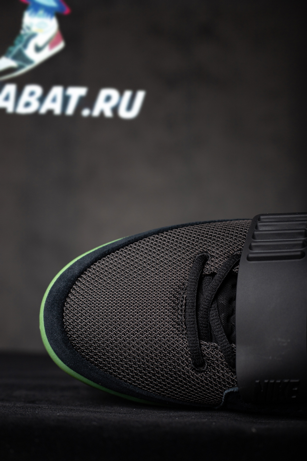 nike air Y**zy 2 nrg solar red