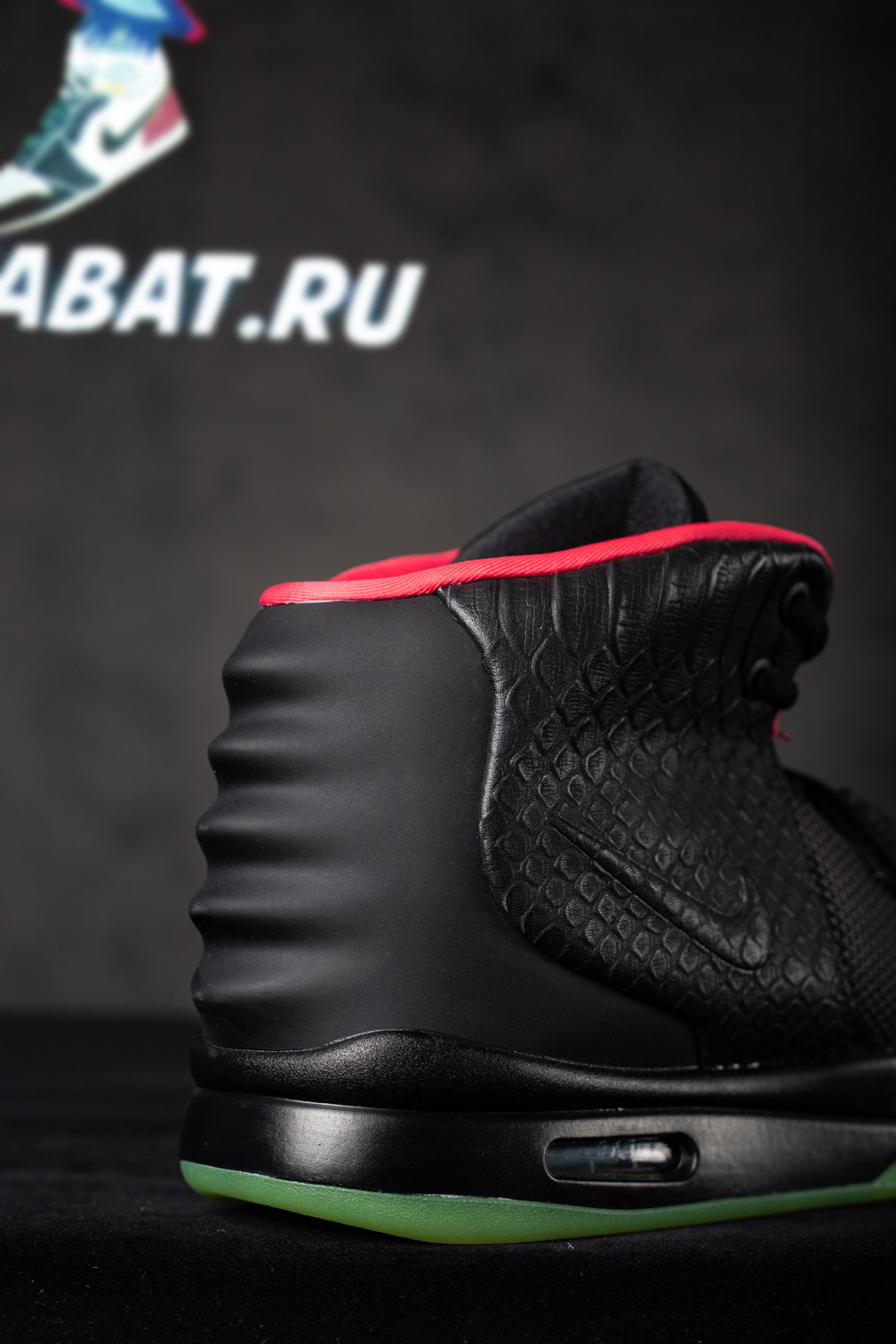 nike air Y**zy 2 nrg solar red