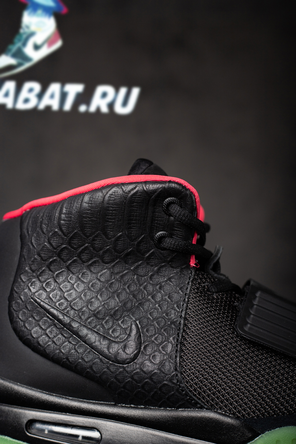 nike air Y**zy 2 nrg solar red