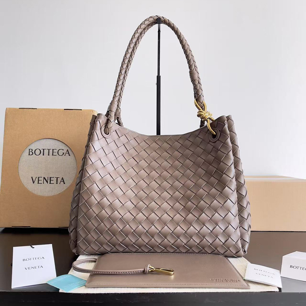 bo*te*ga Ve*ne*ta parachute large shoulder bags 796571 26*30*20cm