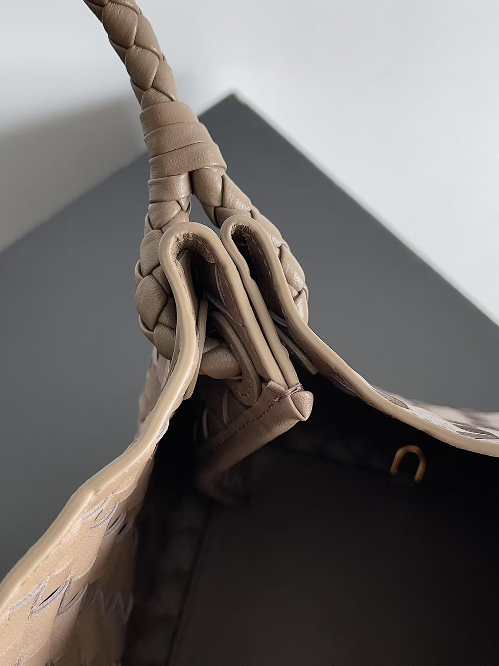 bo*te*ga Ve*ne*ta parachute large shoulder bags 796571 26*30*20cm