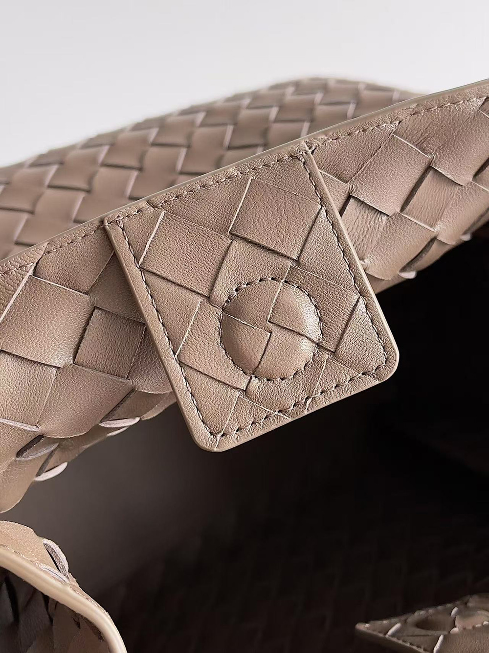 bo*te*ga Ve*ne*ta parachute large shoulder bags 796571 26*30*20cm