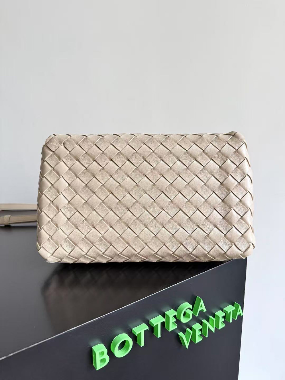 bo*te*ga Ve*ne*ta parachute bags 835921 18.5*29.5*17.5cm