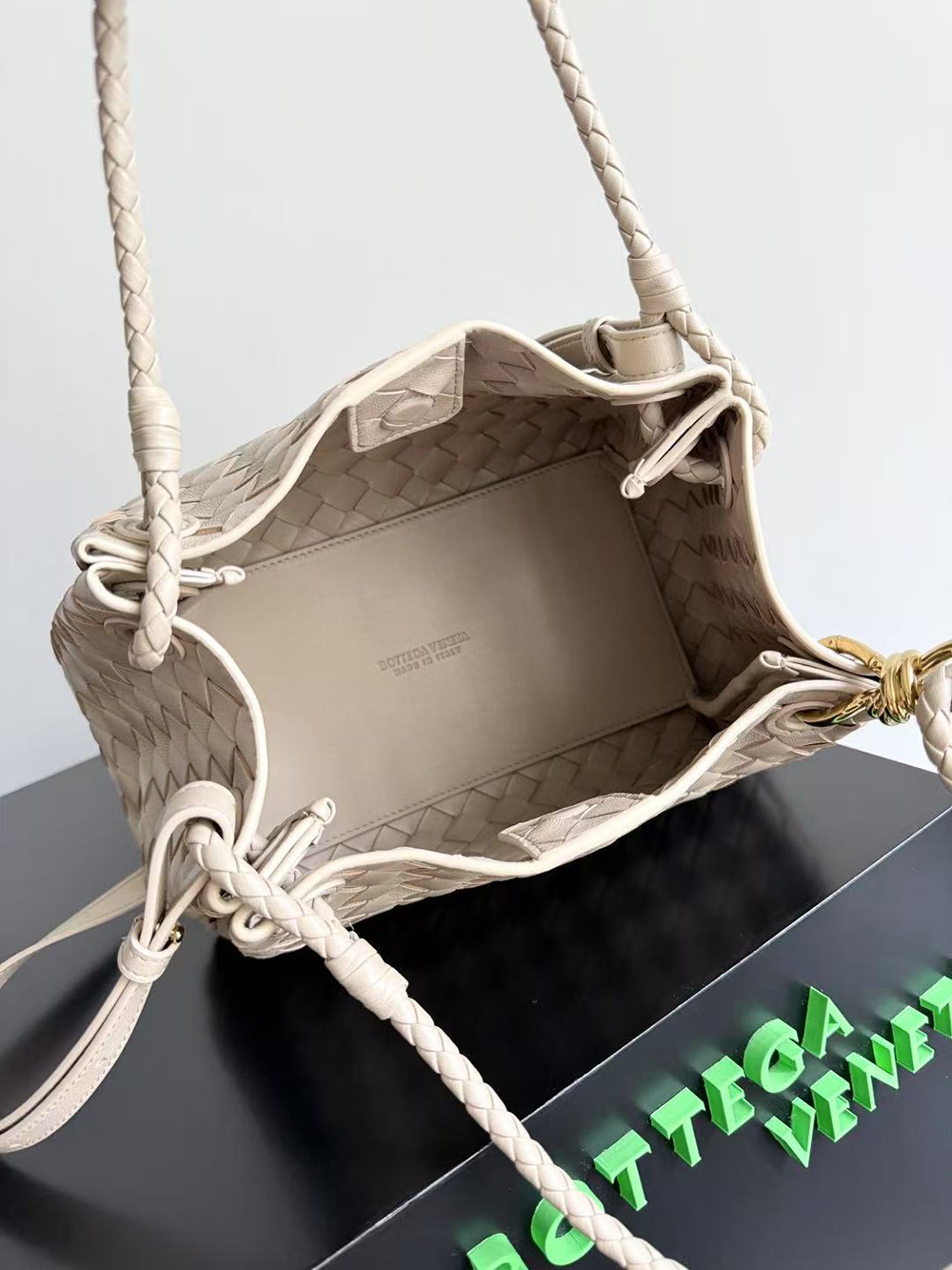 bo*te*ga Ve*ne*ta parachute bags 835921 18.5*29.5*17.5cm