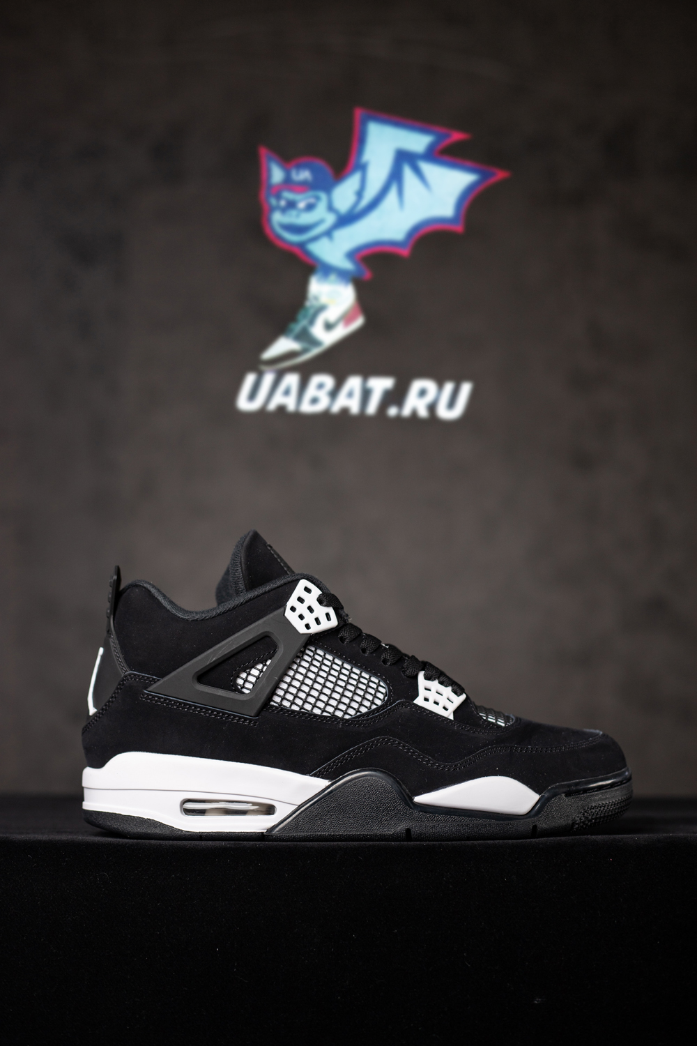 The Air Jordan 4 “White Thunder"