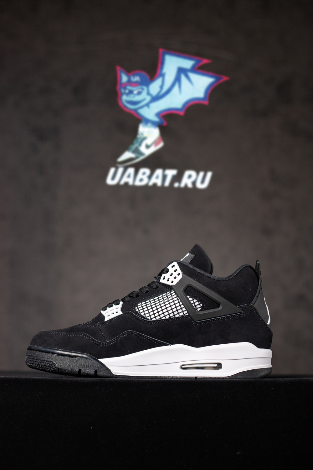 The Air Jordan 4 “White Thunder"