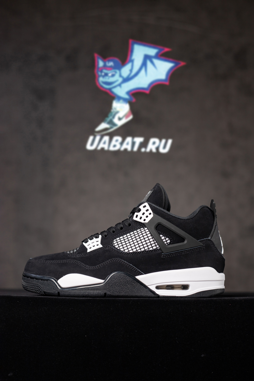 The Air Jordan 4 “White Thunder"