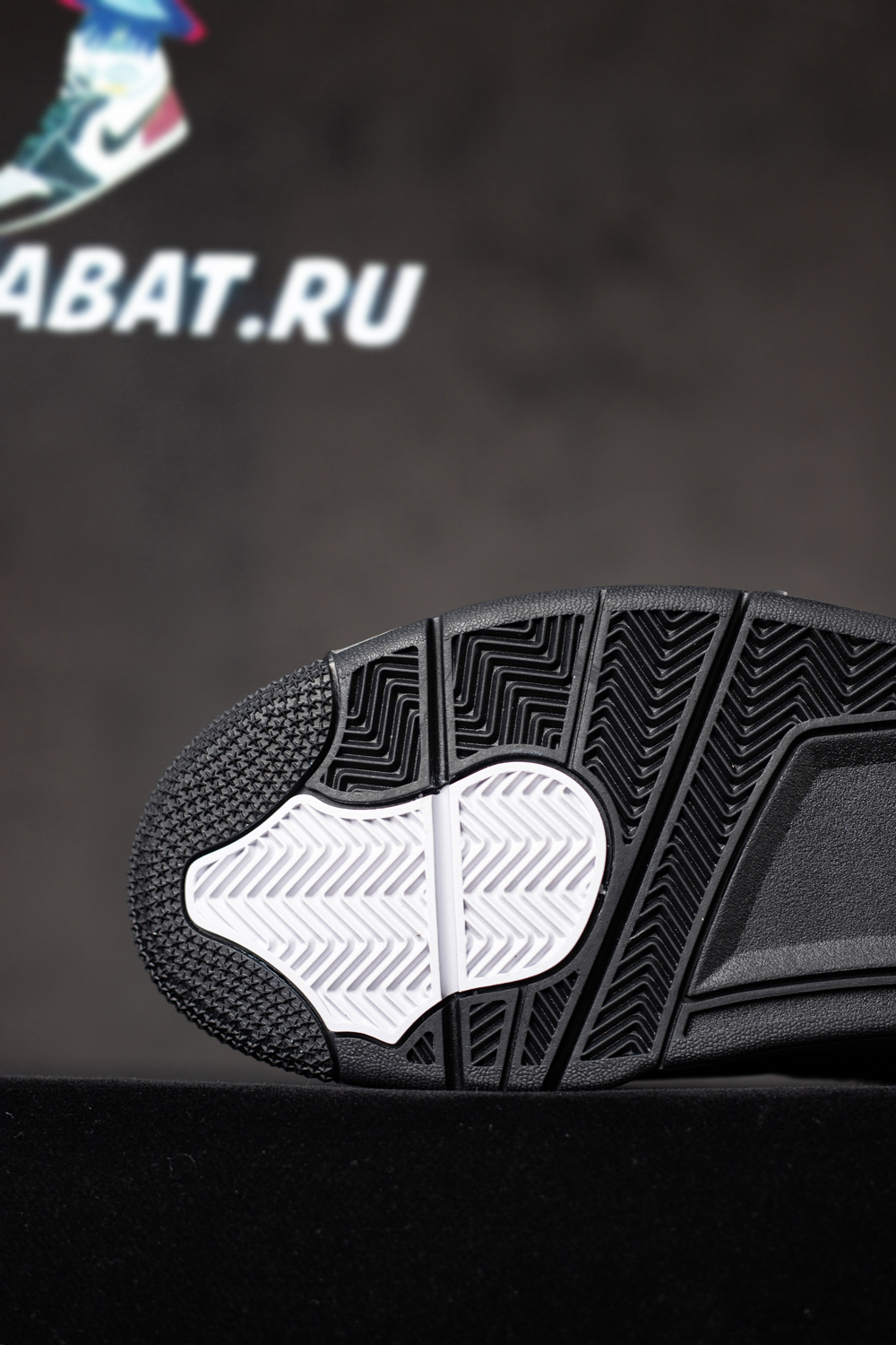 The Air Jordan 4 “White Thunder"