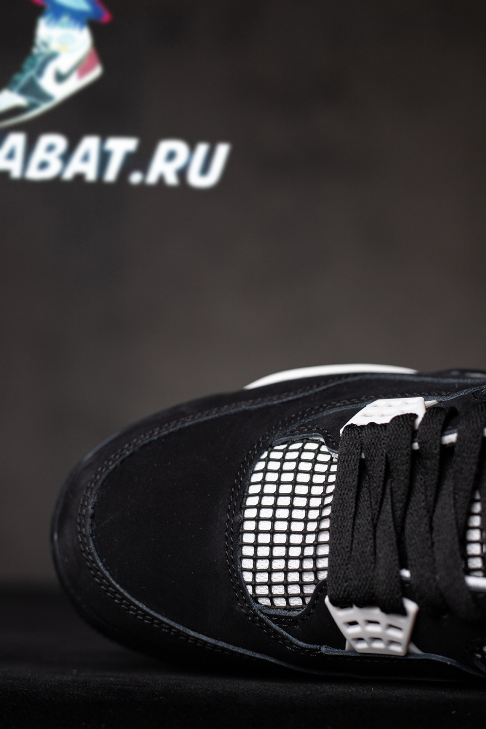 The Air Jordan 4 “White Thunder"