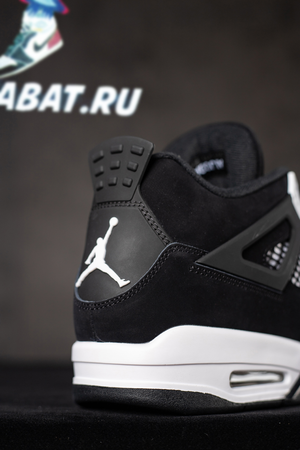 The Air Jordan 4 “White Thunder"