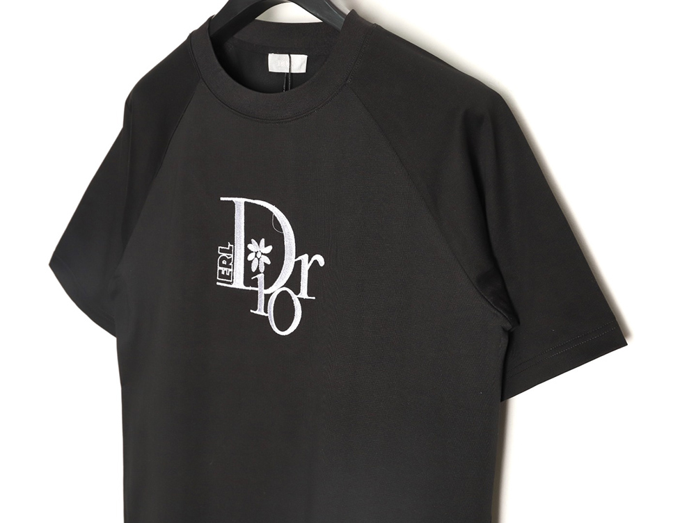 D*or & erl joint embroidered short-sleeved t-shirt tsk1
