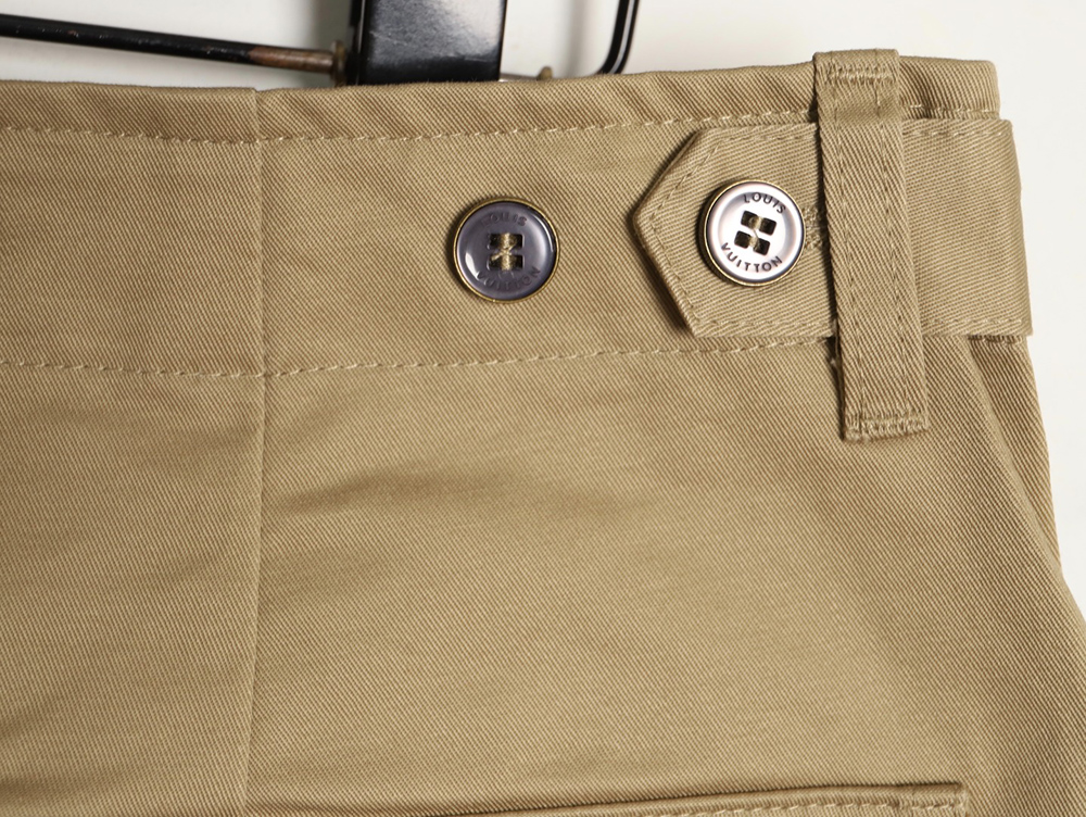 l0*is V*t0n cotton cargo shorts with pocket patch logo