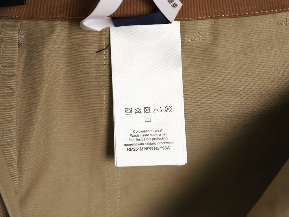 l0*is V*t0n cotton cargo shorts with pocket patch logo