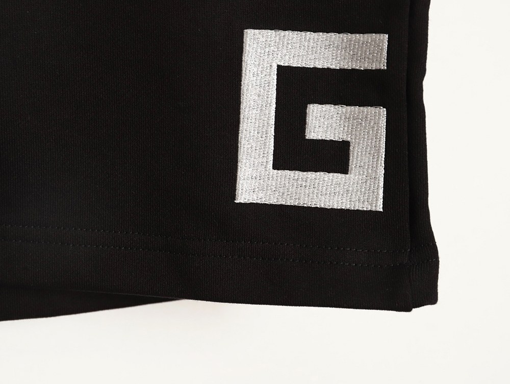 Givenchy embroidered logo shorts TSK1