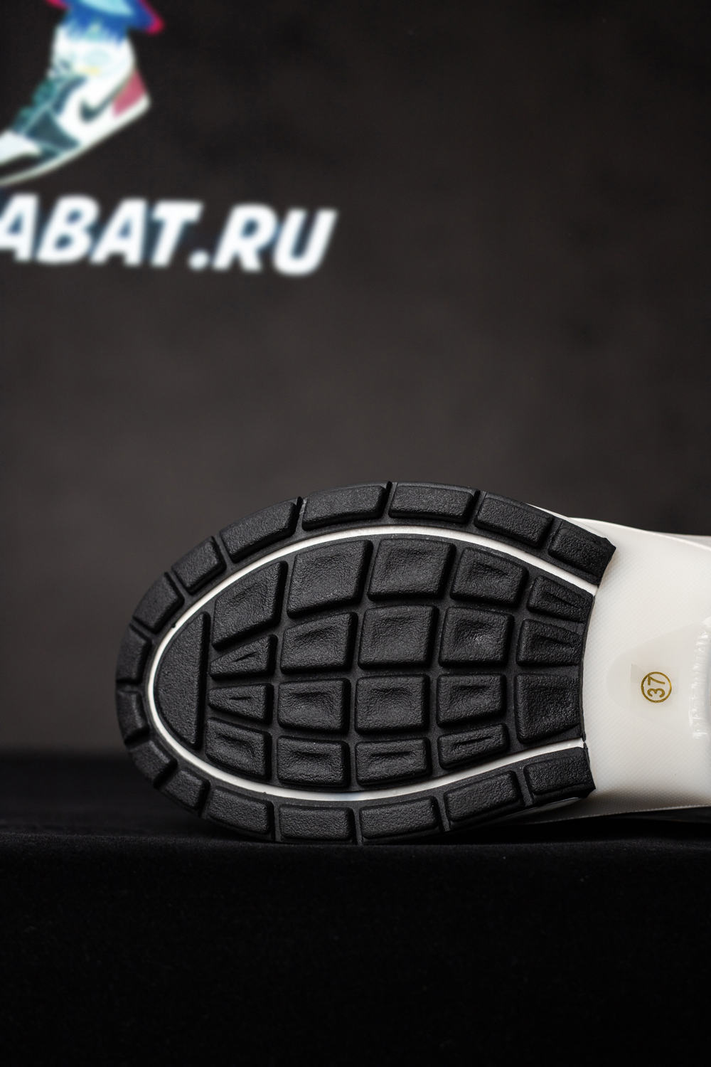 Ch*el cc logo cruise tennis gold sneakers