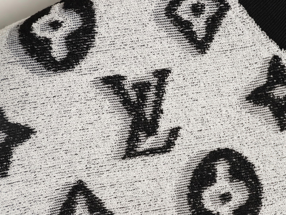 l0*is V*t0n all-over monogram logo jacquard towel t-shirt tsk1