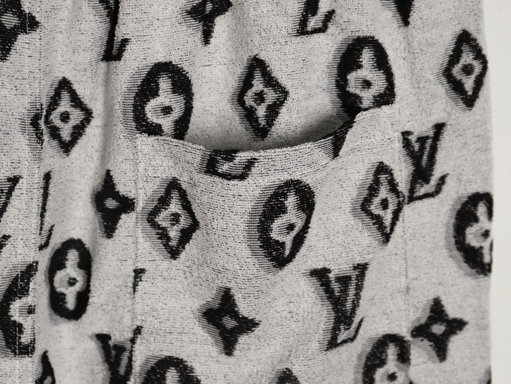 l0*is V*t0n all-over monogram logo jacquard shorts tsk1