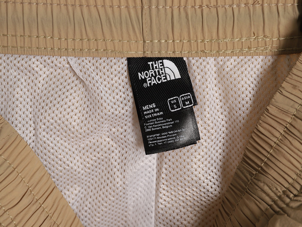 the nor*h F**e lettering print shorts tsk1