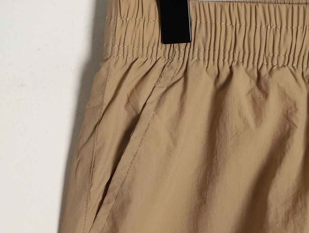 the nor*h F**e lettering print shorts tsk1