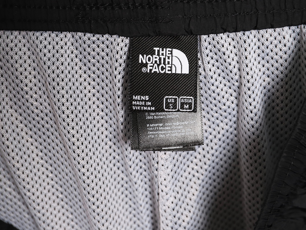 the nor*h F**e lettering print shorts tsk2