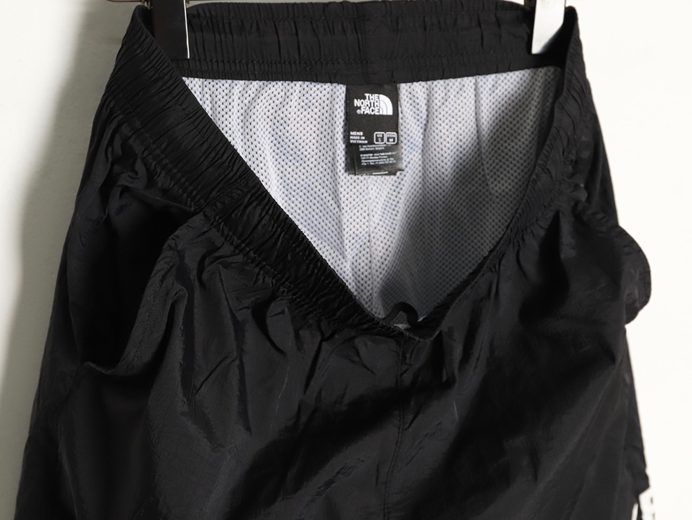 the nor*h F**e lettering print shorts tsk2