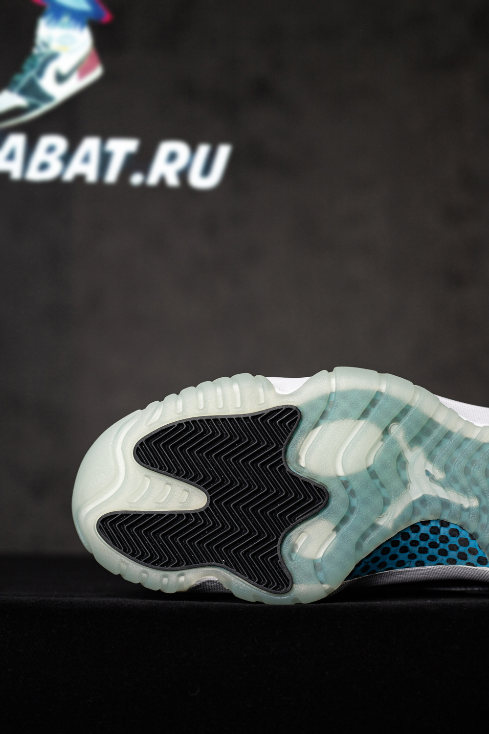 AIR JORDAN 11 RETRO LOW 