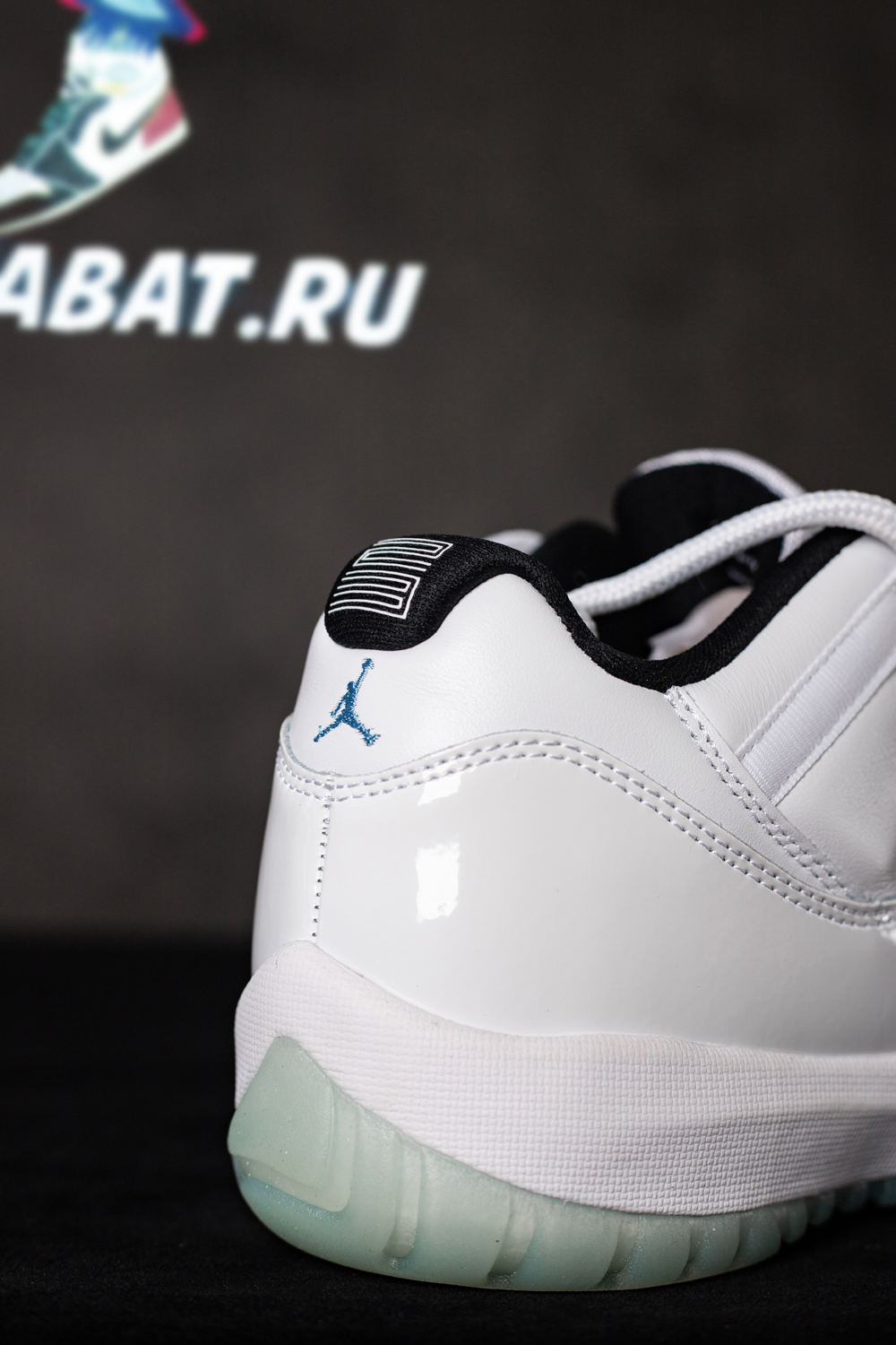 AIR JORDAN 11 RETRO LOW 