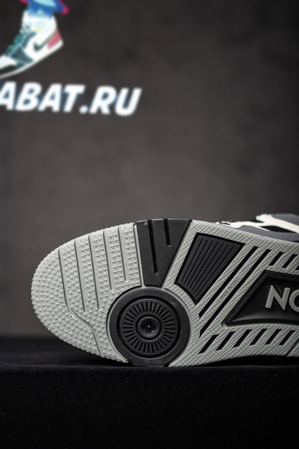 l0*is V*t0n skate sneaker grey white