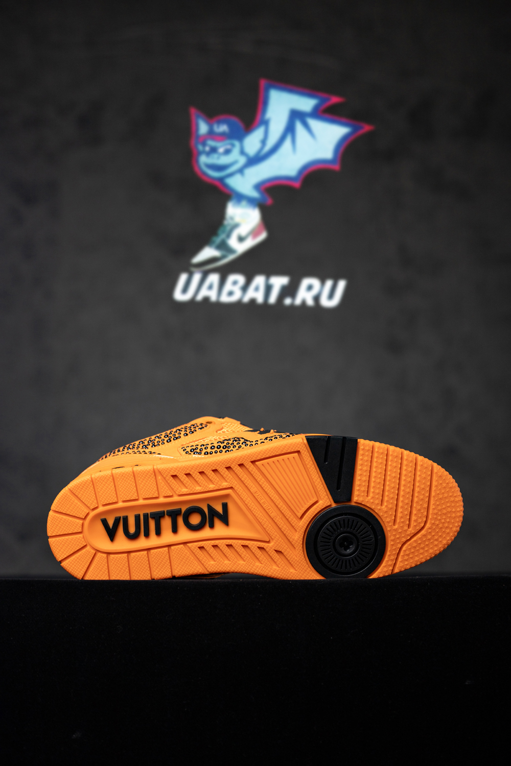 l0*is V*t0n skate sneaker