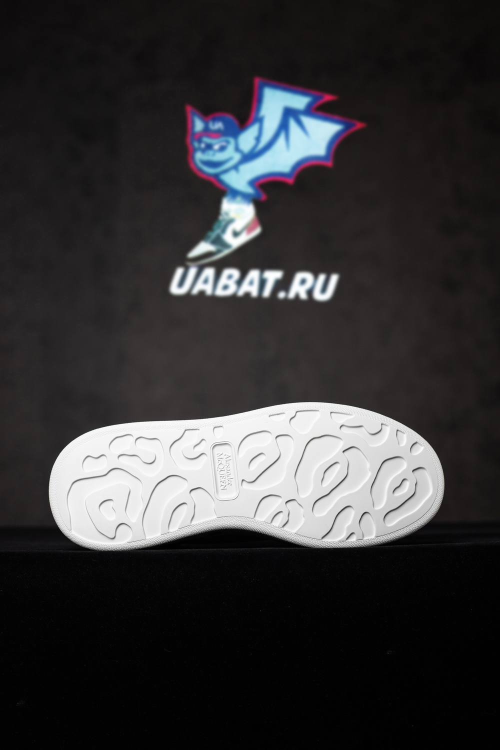 alexander M*Q*en oversized graffiti white black