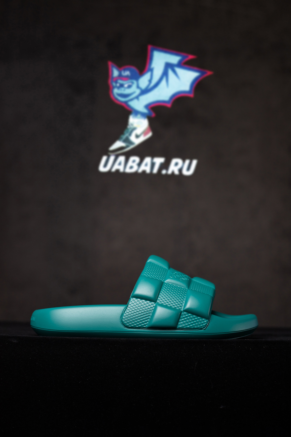 l0*is V*t0n waterfront slides