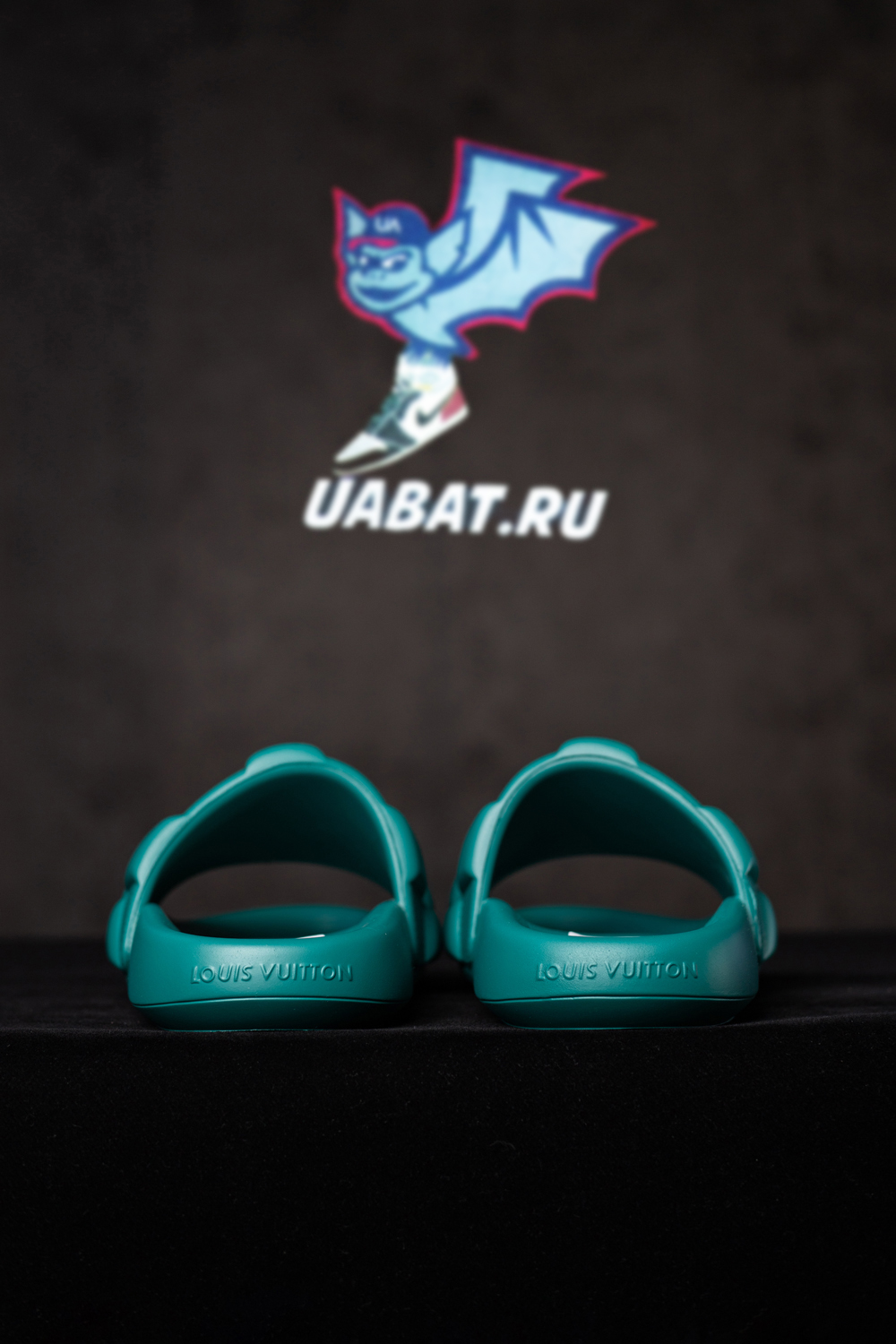 l0*is V*t0n waterfront slides