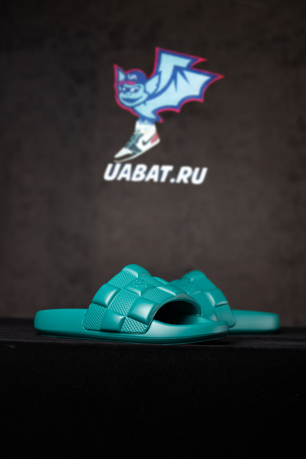 l0*is V*t0n waterfront slides