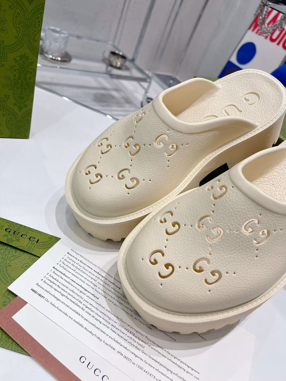 G*u*i wmns platform perforated g sandal 