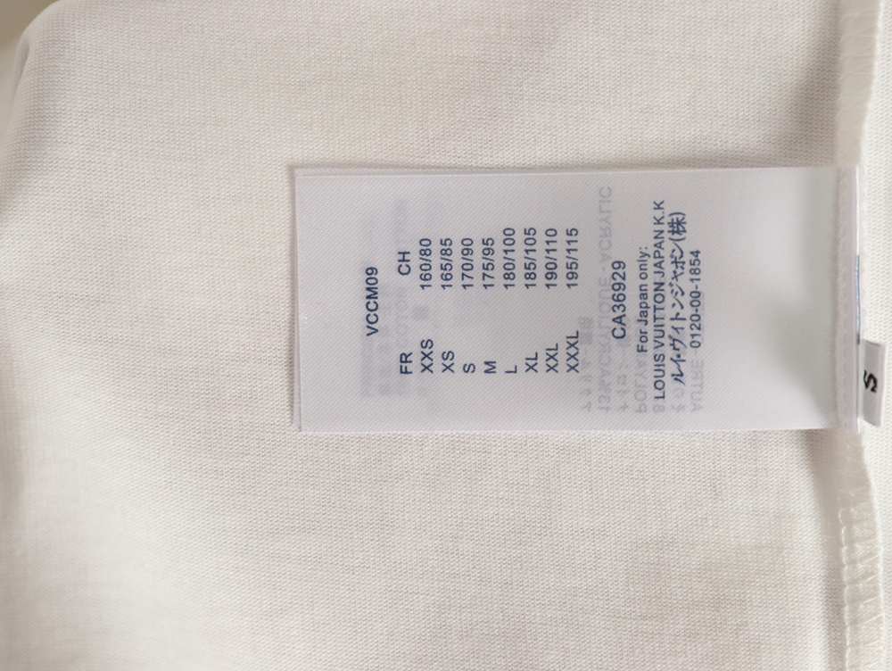 l0*is V*t0n circle lettering short-sleeved t-shirt