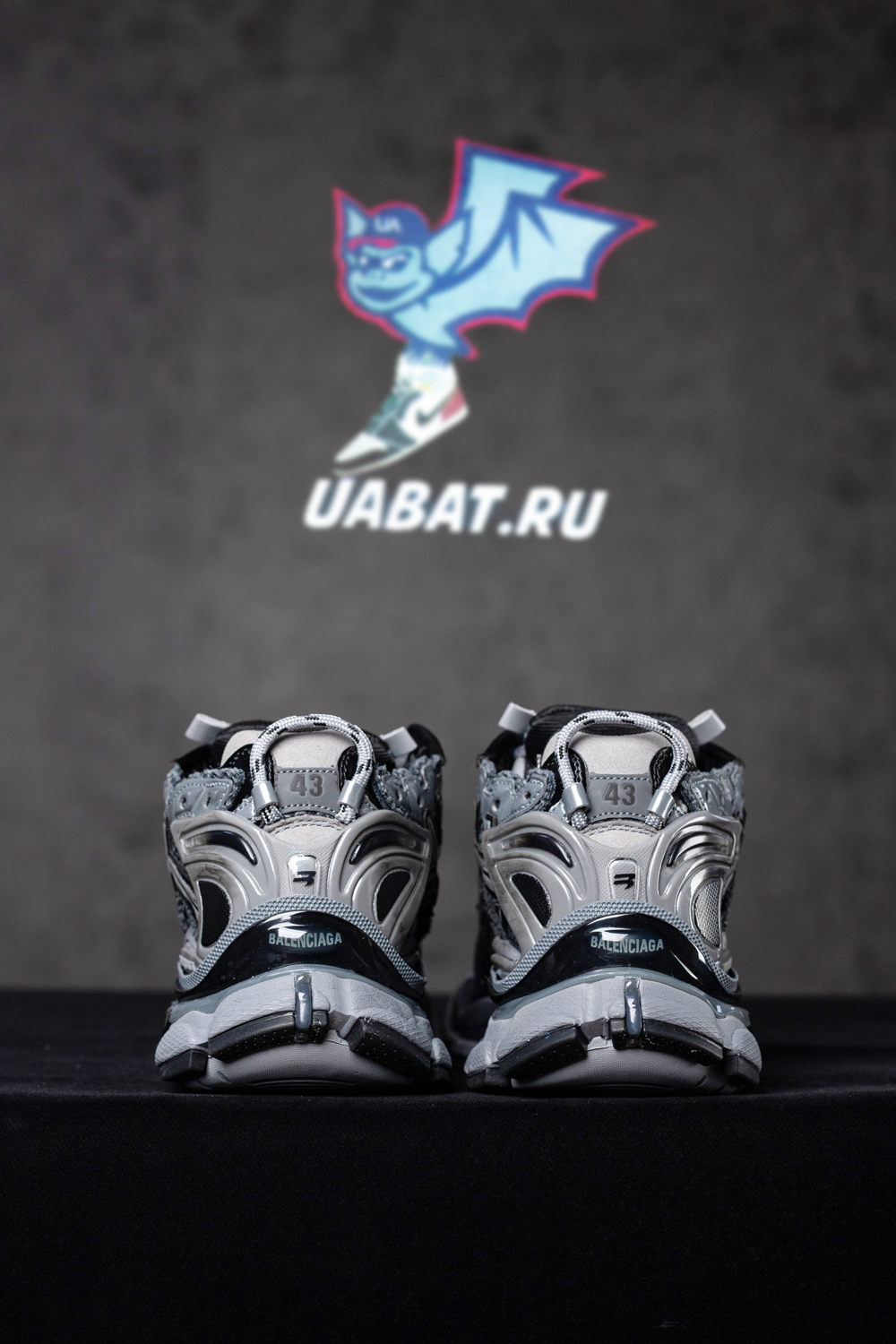 Ba*len*cia*ga runner sneaker 