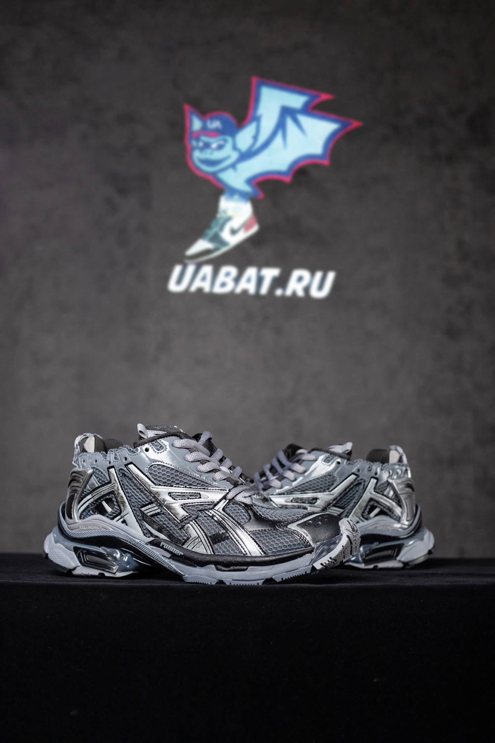 Ba*len*cia*ga runner sneaker 