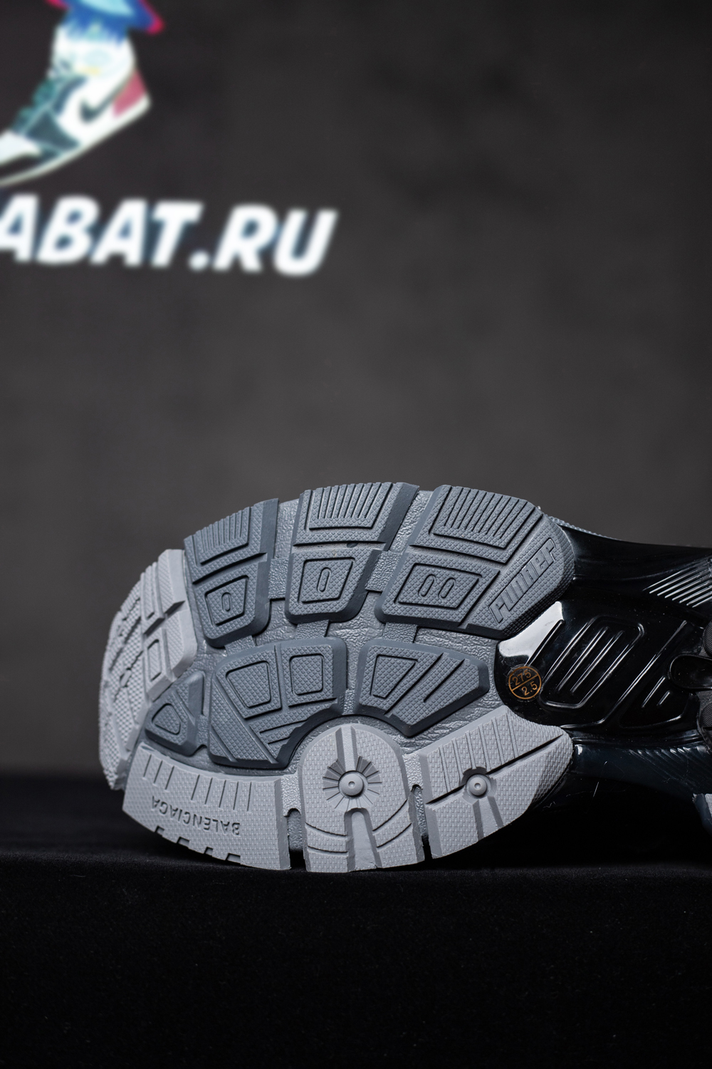 Ba*len*cia*ga runner sneaker 