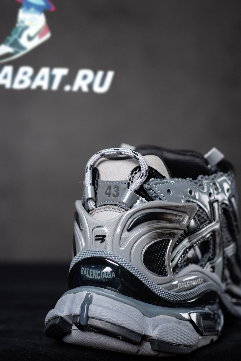 Ba*len*cia*ga runner sneaker 