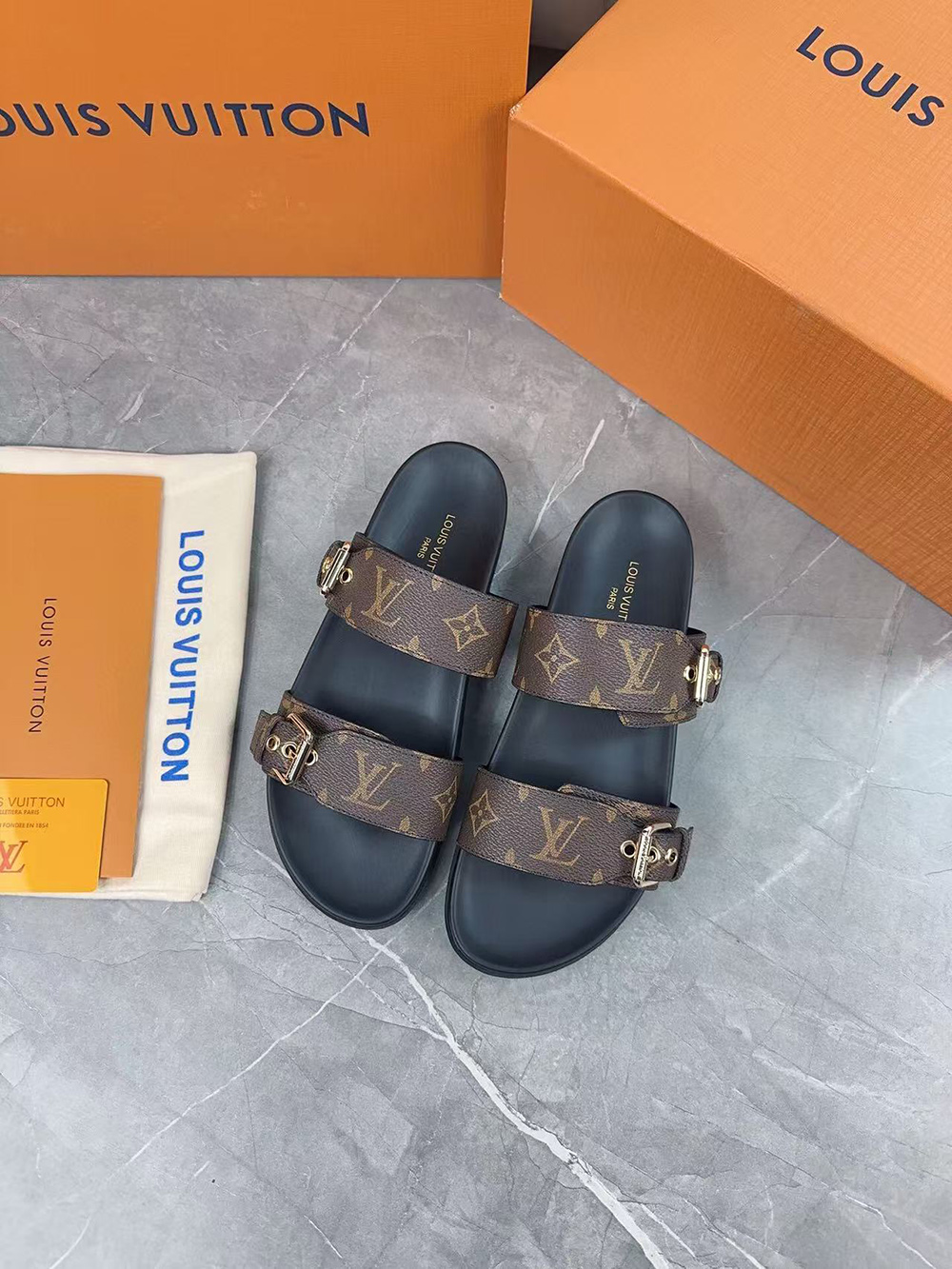 l0*is V*t0n bom dia flat mule 1a3r5m