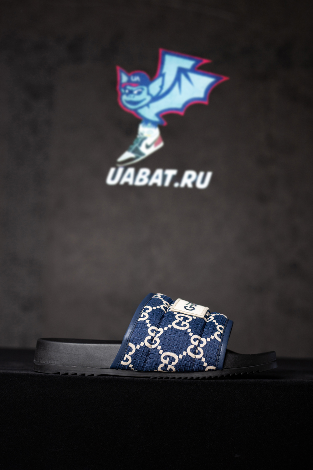 G*u*i gg canvas blue flip-flops