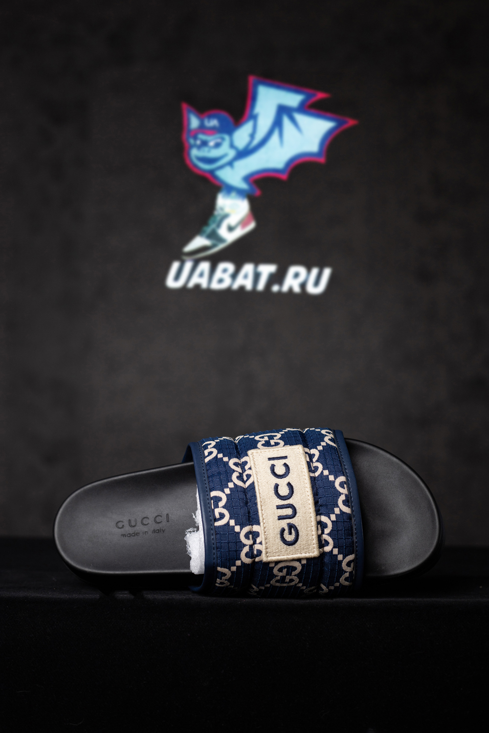 G*u*i gg canvas blue flip-flops