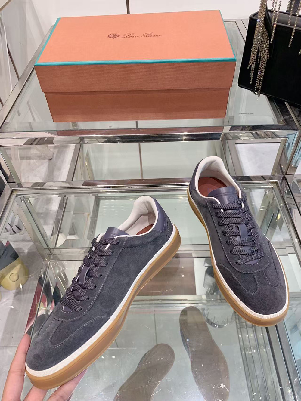 L**o p*ana tennis walk sneaker